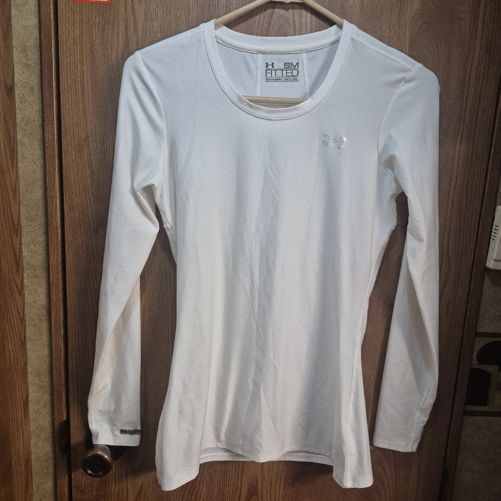 Under Armour White Long-Sleeve Performance Top - Women's.   Box 38